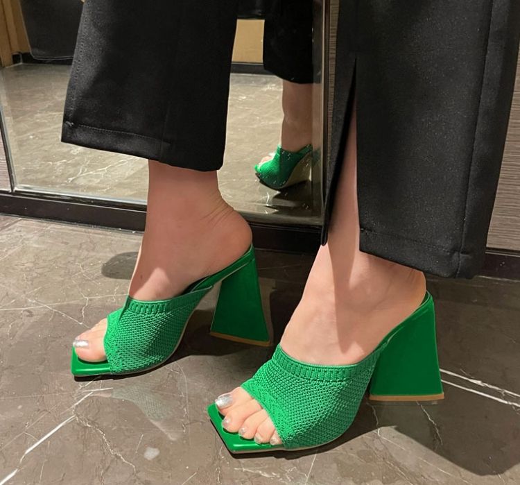Summer women's new large size flying knitted high-heeled slippers knitted breathable abnormity with fashion women's shoes